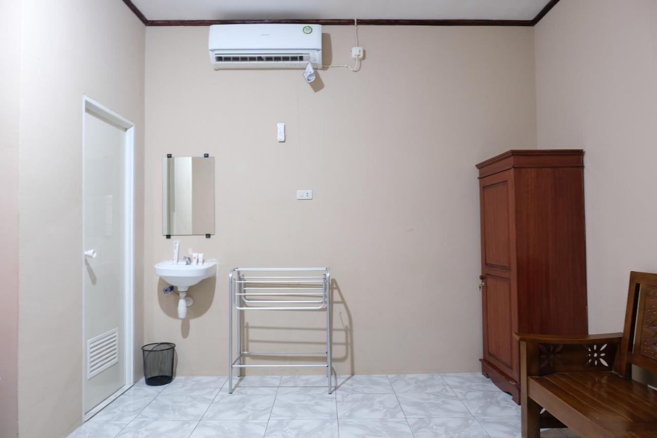 Oyo 1851 Homestay Joss Tanjungbinga Экстерьер фото
